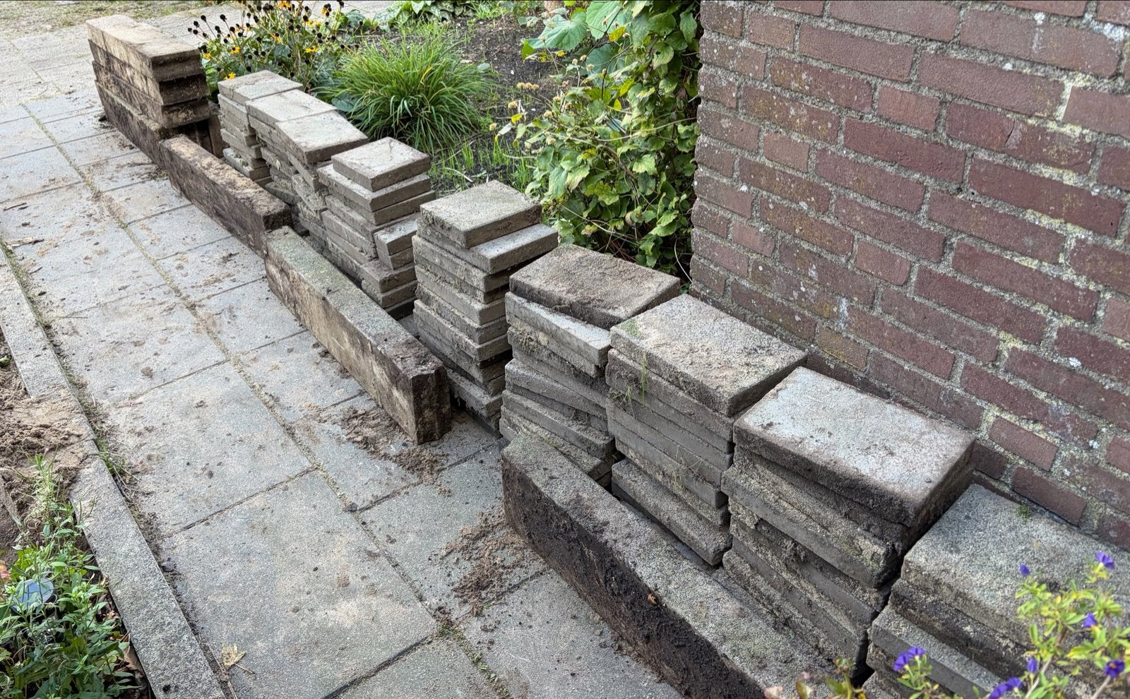Gratis gebruikte terrastegels en opsluitbanden, Ophalen, Gebruikt, Minder dan 5 m², Beton