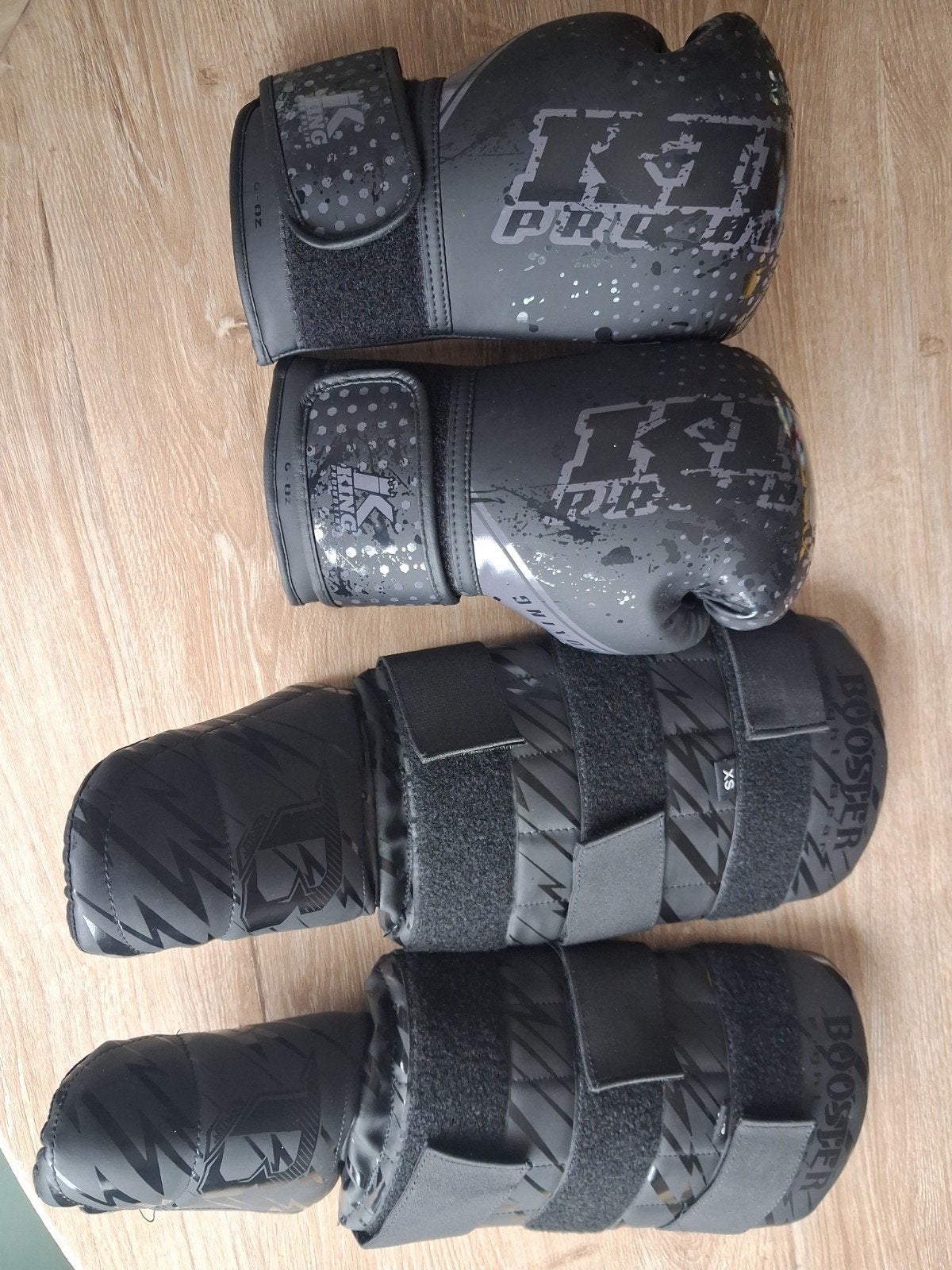 Booster scheenbeschermers en King bokshandschoenen, Sport en Fitness, Overige, Maat XS of kleiner, Vechtsportbescherming, Ophalen of Verzenden