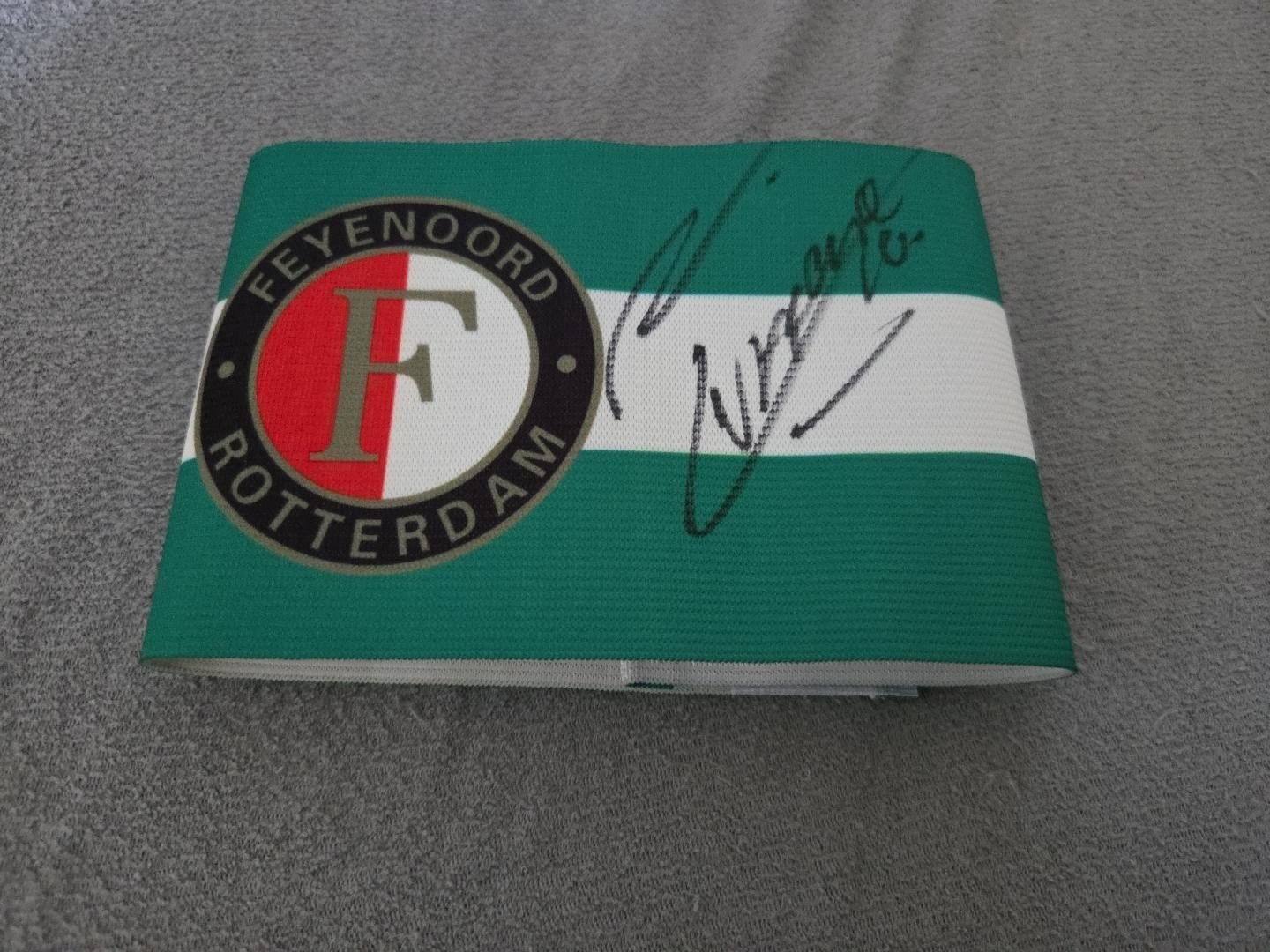 Feyenoord aanvoerdersband gesigneerd, Maat XL, Ophalen of Verzenden, Zo goed als nieuw, Overige typen
