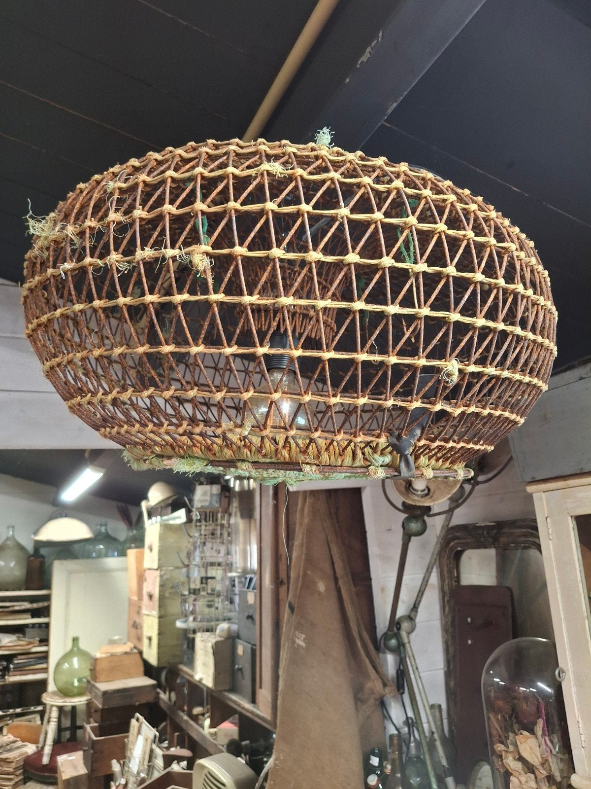 Oude oestermand lamp ijzeren visnet mand, Ophalen of Verzenden