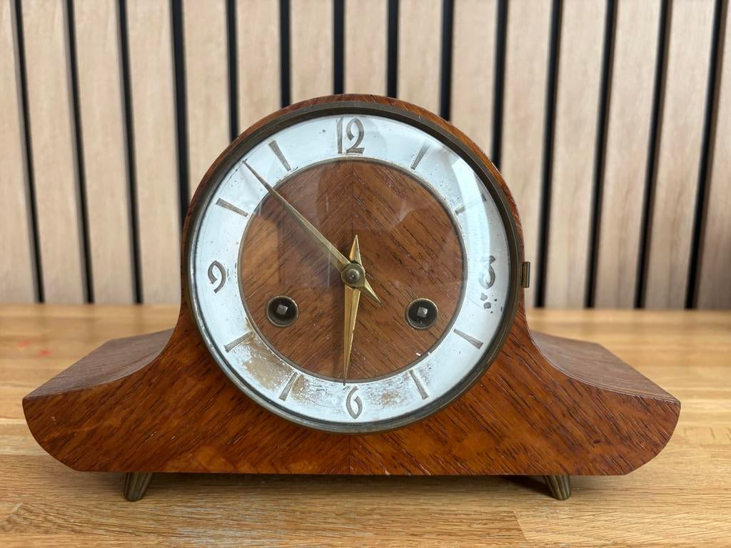 Antieke houten tafelklok met sleutel, Ophalen of Verzenden