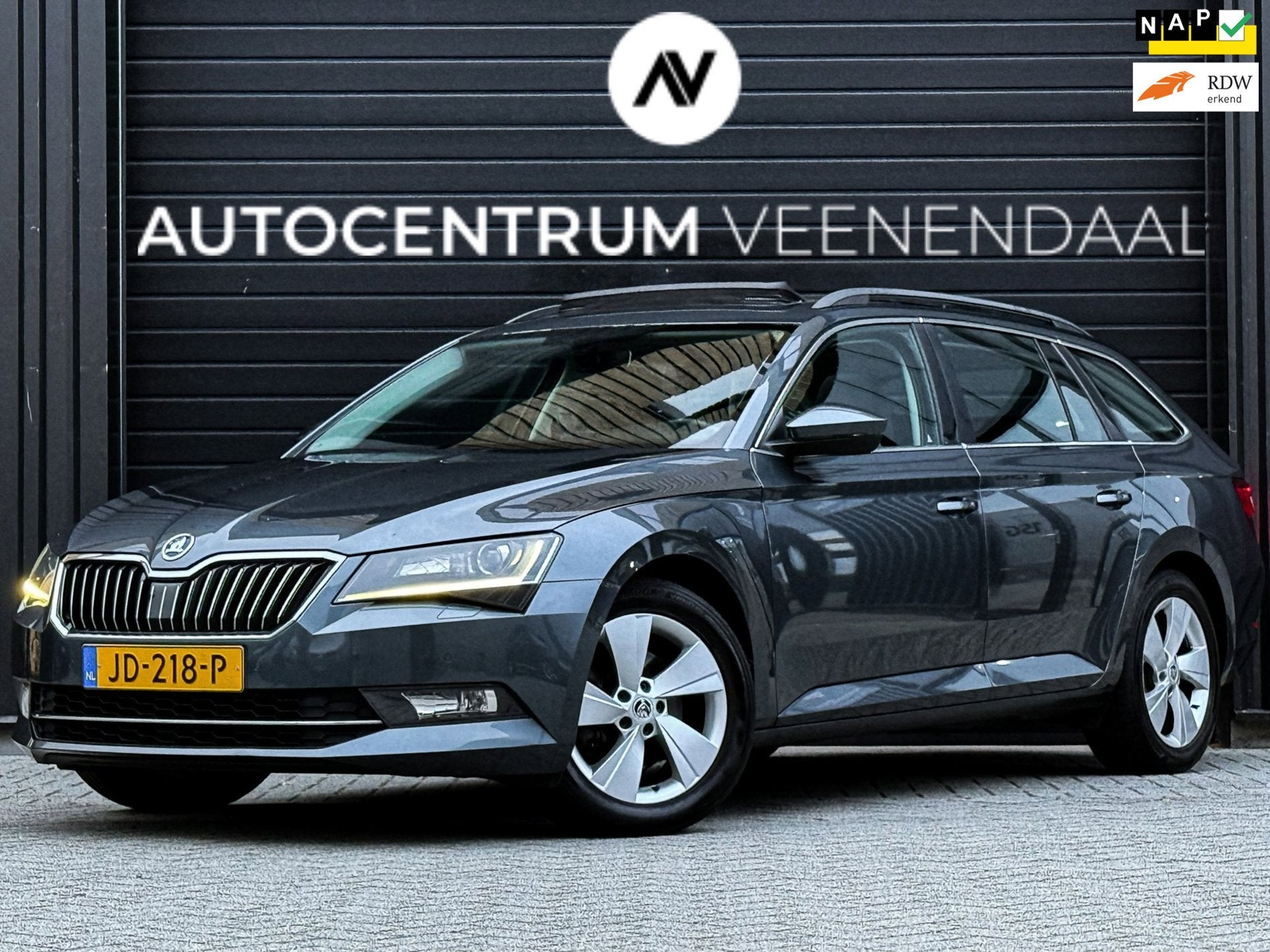 Skoda Superb Combi 1.6 TDI Business DSG PANO/TREKHAAK/CARPLA, Dealer onderhouden, Stof, Gebruikt, 4 cilinders