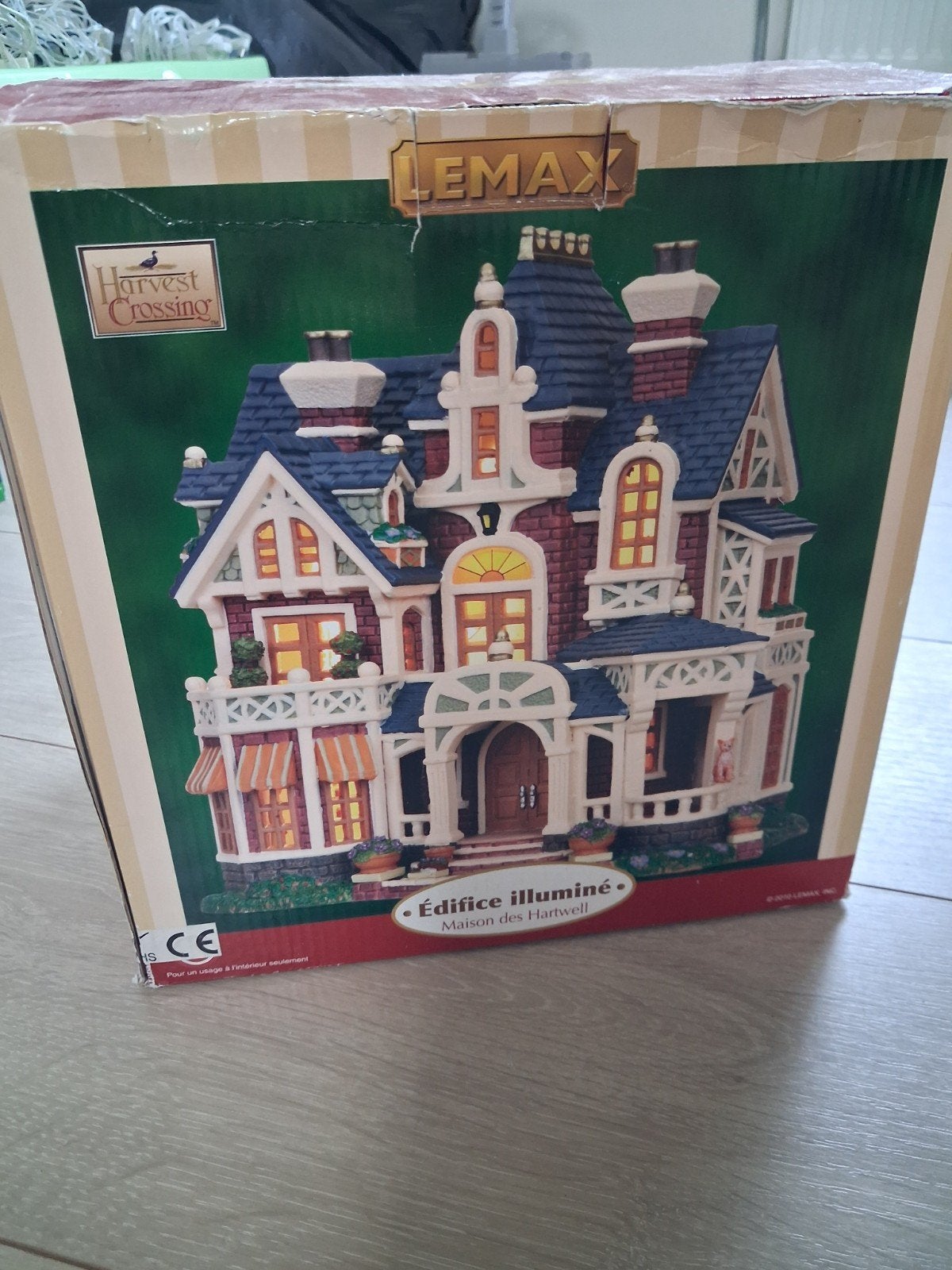 Lemax Kerstdecor huisje Maison des Hartwell, Ophalen of Verzenden, Zo goed als nieuw
