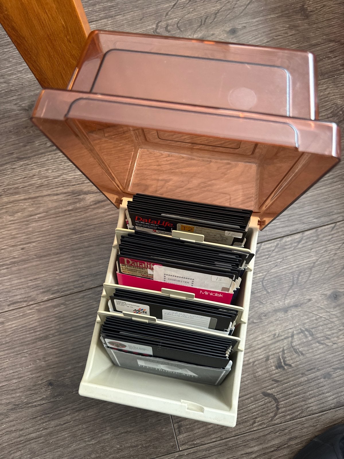 Vintage diskettehouder met diskettes voor C64, Computers en Software, Ophalen of Verzenden, Gebruikt