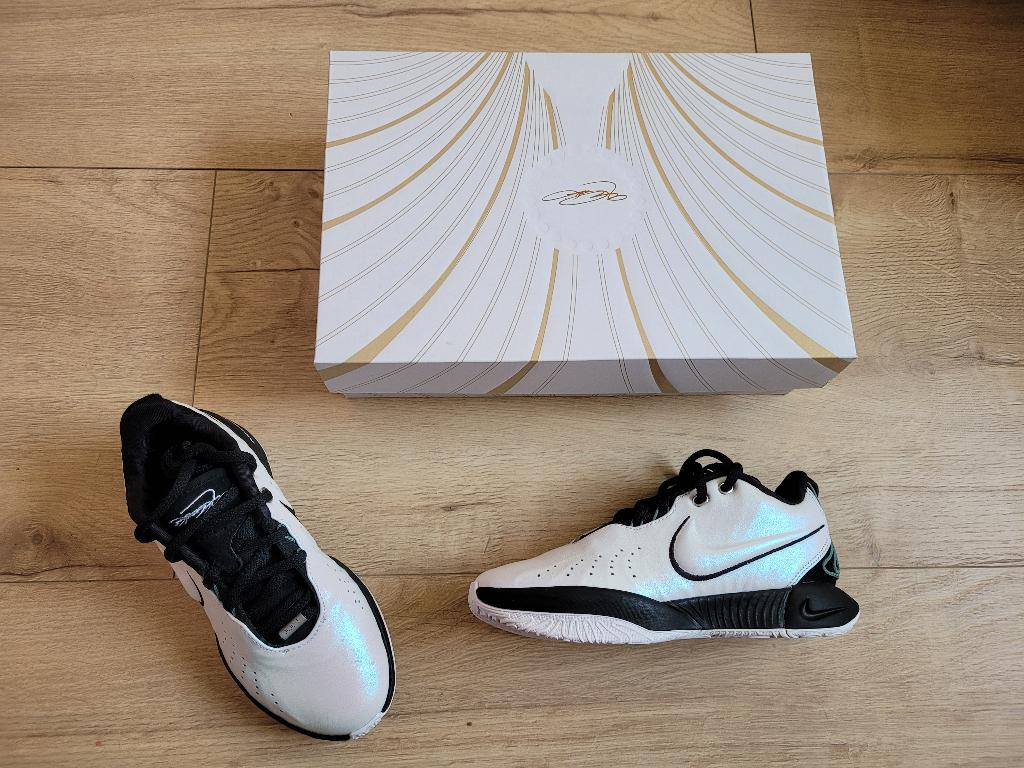 NIKE LeBron XXI parelmoer sneakers maat 36 ~ TH0465, Kleding | Dames, Schoenen, Overige kleuren, Nike, Nieuw, Ophalen of Verzenden