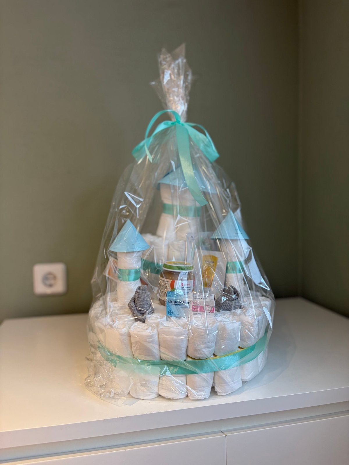 Luiertaart kasteel met verzorgingsproducten en doeken, Ophalen of Verzenden, Nieuw, Kraamcadeau
