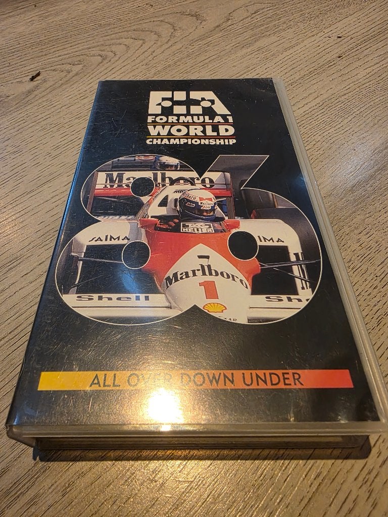 Vintage VHS-videoband FIA Formula 1 1986 Review, Clive James, Cd's en Dvd's, Nederlands ondertiteld, Engels, Alle leeftijden, Ophalen of Verzenden