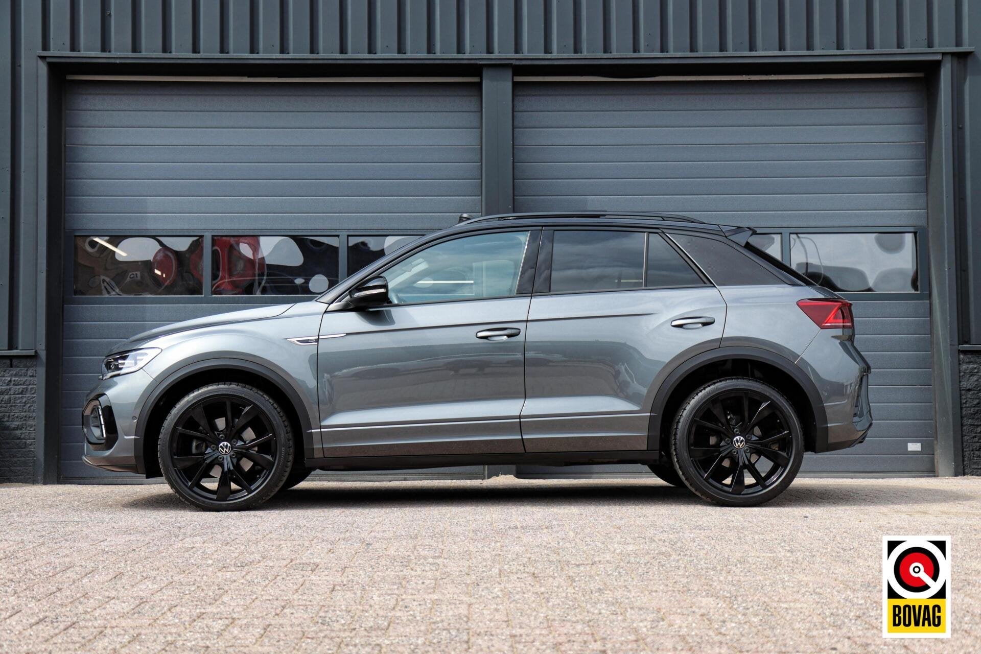 Volkswagen T-Roc 1.5 TSI 3x R-Line|IQ-LIGHT|PANO|CAMERA|MEMO, Auto's, 1258 kg, 4 cilinders, Leder en Stof, Bedrijf