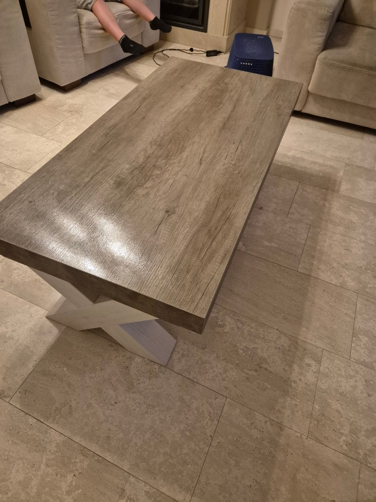 Salontafel met houtlook blad en witte poten, Huis en Inrichting, Tafels | Salontafels, Ophalen, Gebruikt, 50 tot 100 cm, 100 tot 150 cm