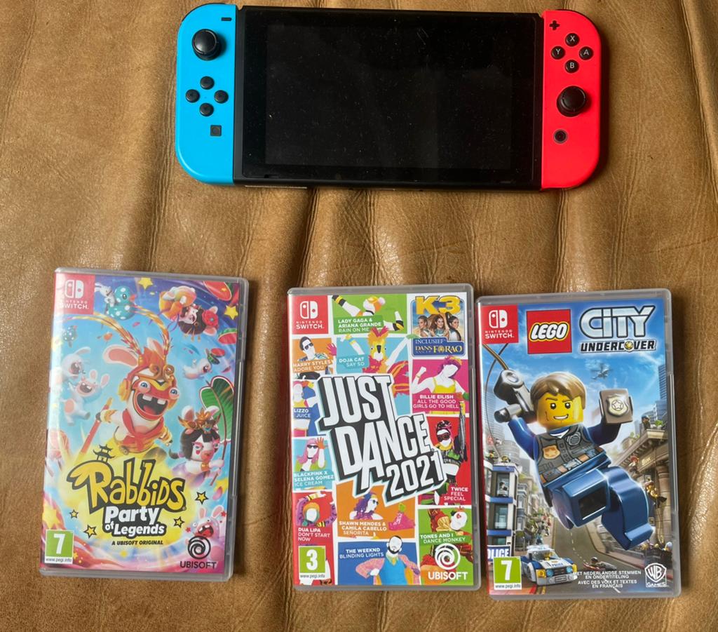 Nintendo switch met 3 games en accessoires, Ophalen of Verzenden, Zo goed als nieuw, Met 2 controllers, Switch Original