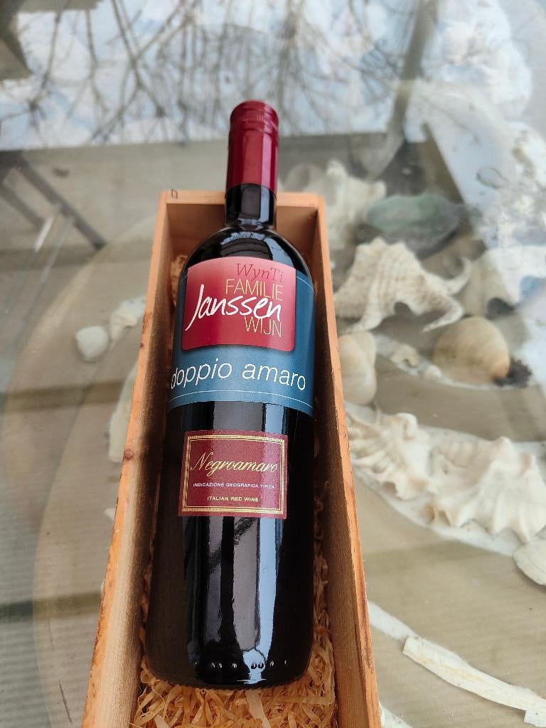 Negromaro Dopio Amaro Familie Janssen 2015, Nieuw, Rode wijn, Vol, Italië