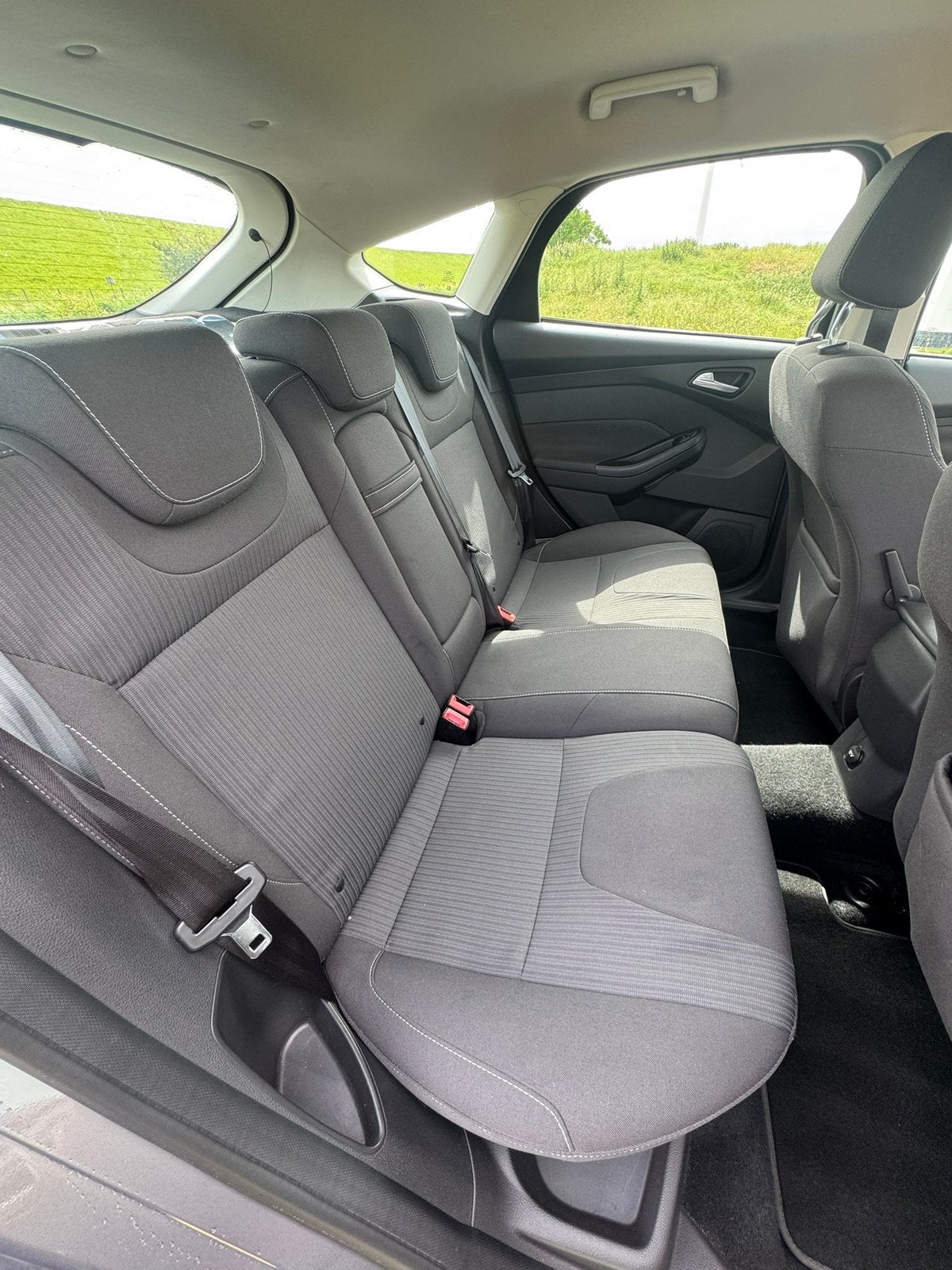 Foto 8 van Ford Focus 1.6 Titanium. 52000 NAP. Dealonderhouden.