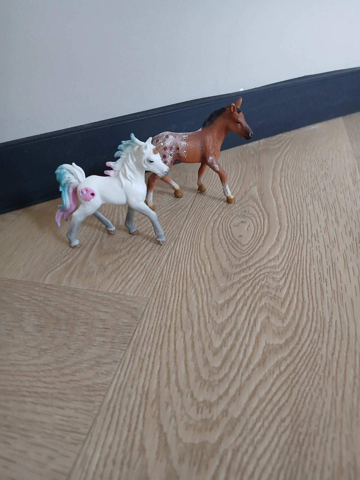 Schleich eenhoorn en bruin paardje, Ophalen of Verzenden, Zo goed als nieuw, Jongen of Meisje