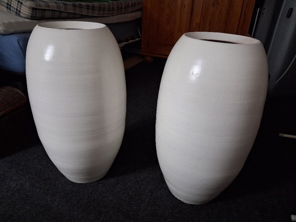 Te koop witte vazen, Huis en Inrichting, Ophalen, Overige kleuren, 50 tot 75 cm, Aardewerk of Porselein