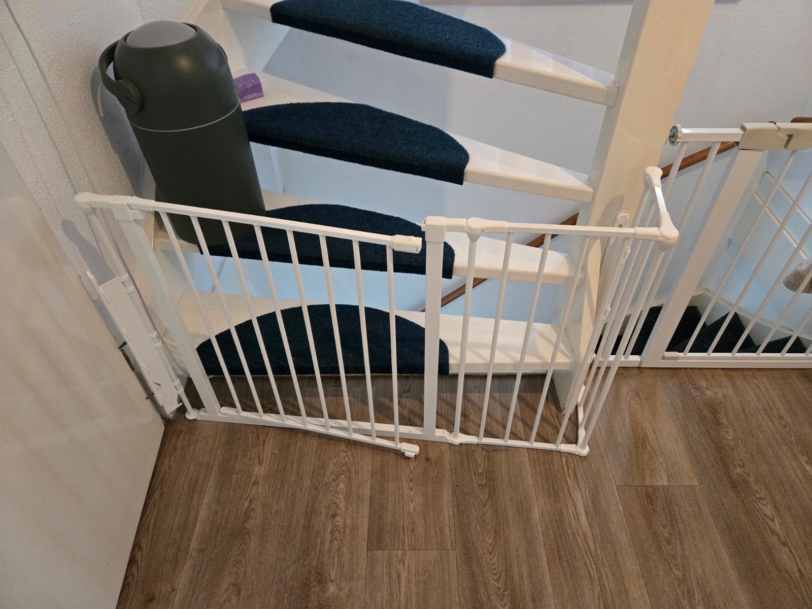 BabyDan Configure Gate Flex V wit – compleet met verlengstuk, Ophalen, Zo goed als nieuw, Metaal of IJzer, 115 cm of meer
