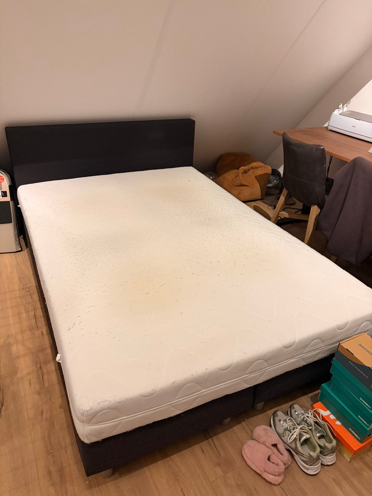 Boxspring en matras 140x200 goede staat wellicht schoonmaken, Ophalen, Gebruikt, Tweepersoons, 140 cm