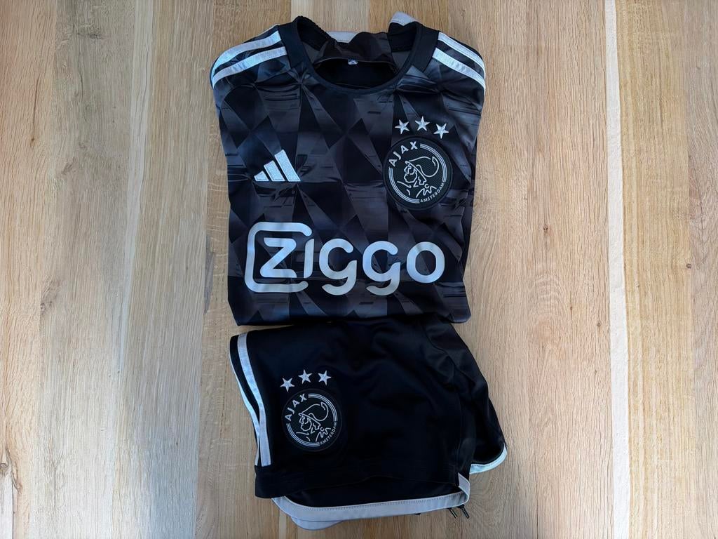 Compleet officieel Ajax 3e tenue seizoen 23/24, Sport en Fitness, Voetbal, Maat XS of kleiner, Ophalen of Verzenden, Zo goed als nieuw