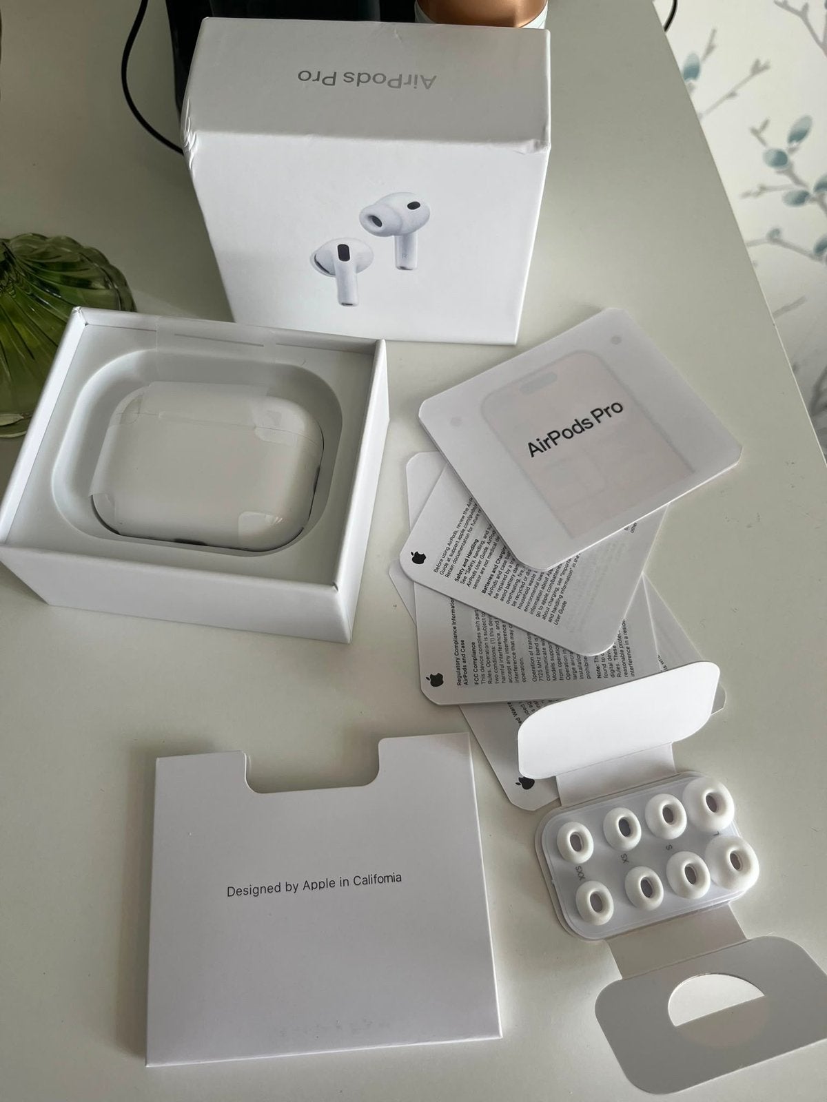 Apple AirPods Pro 3e generatie met USB-C + MagSafe, Telecommunicatie, Mobiele telefoons | Oordopjes, Ophalen of Verzenden, Zo goed als nieuw