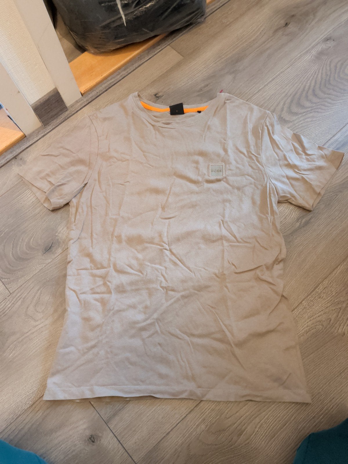 Hugo boss t shirt maat s kleur beige, Kleding | Heren, Beige, Ophalen of Verzenden, Zo goed als nieuw, Hugo Boss