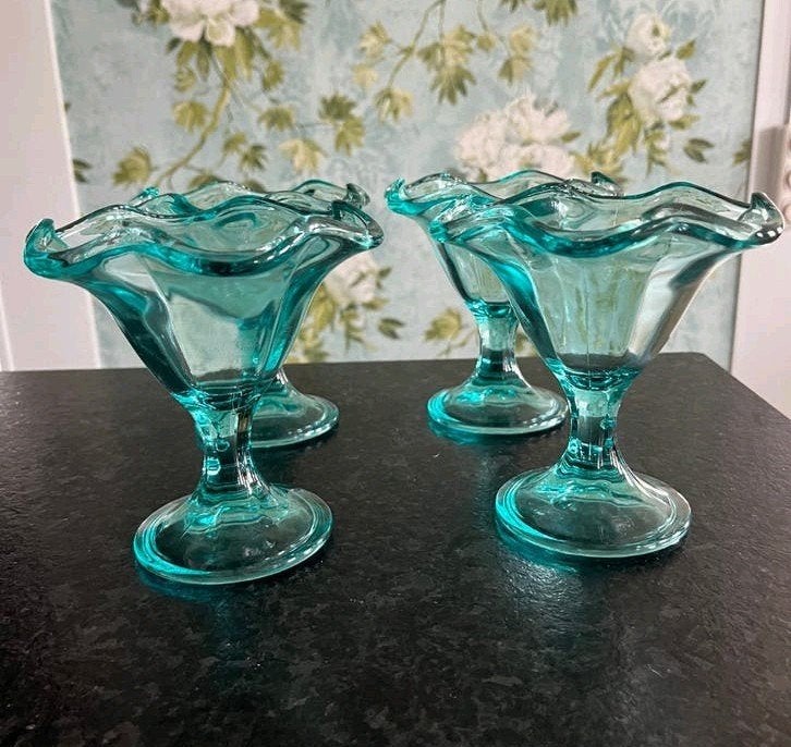 4 glazen sorbetglazen - ijscoupes, Ophalen of Verzenden, Glas, Overige stijlen, Glas of Glazen