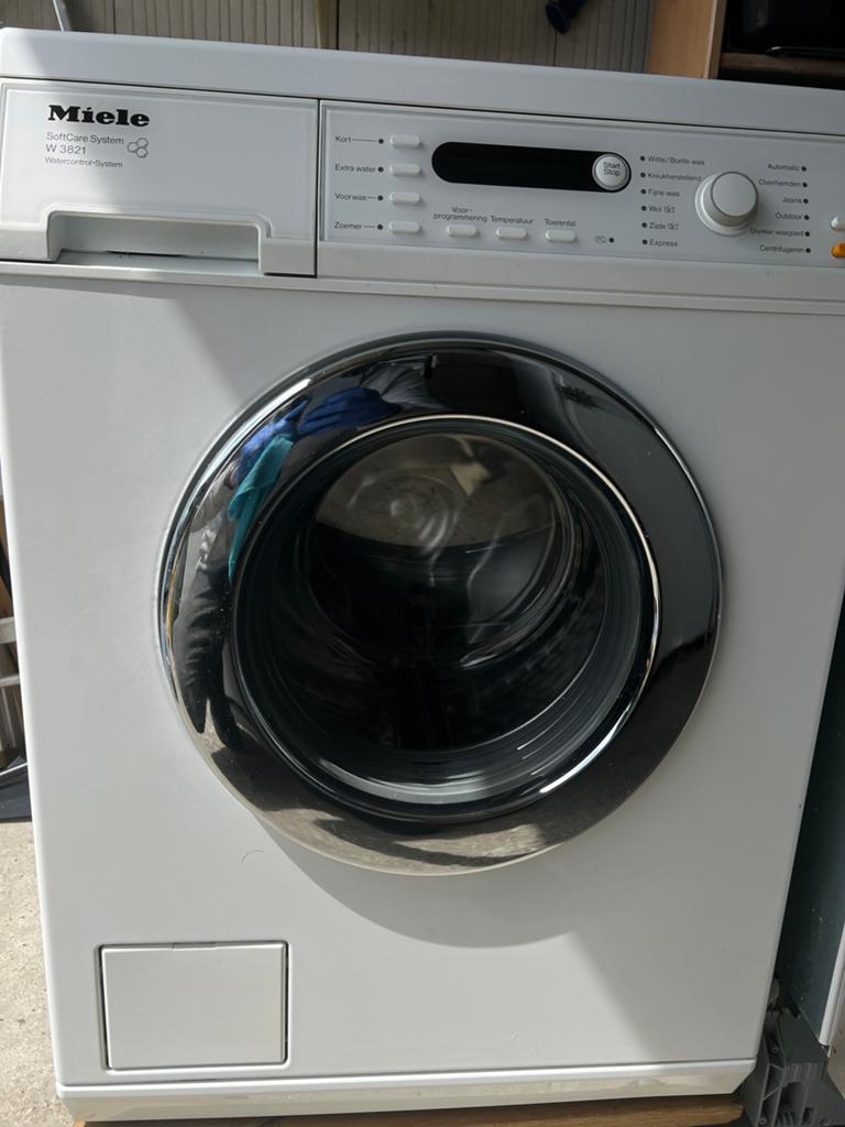 Miele wasmachine 6 kg 1400 toren bijna niet gebruikt met bon, Ophalen, Zo goed als nieuw, 85 tot 90 cm, 1200 tot 1600 toeren