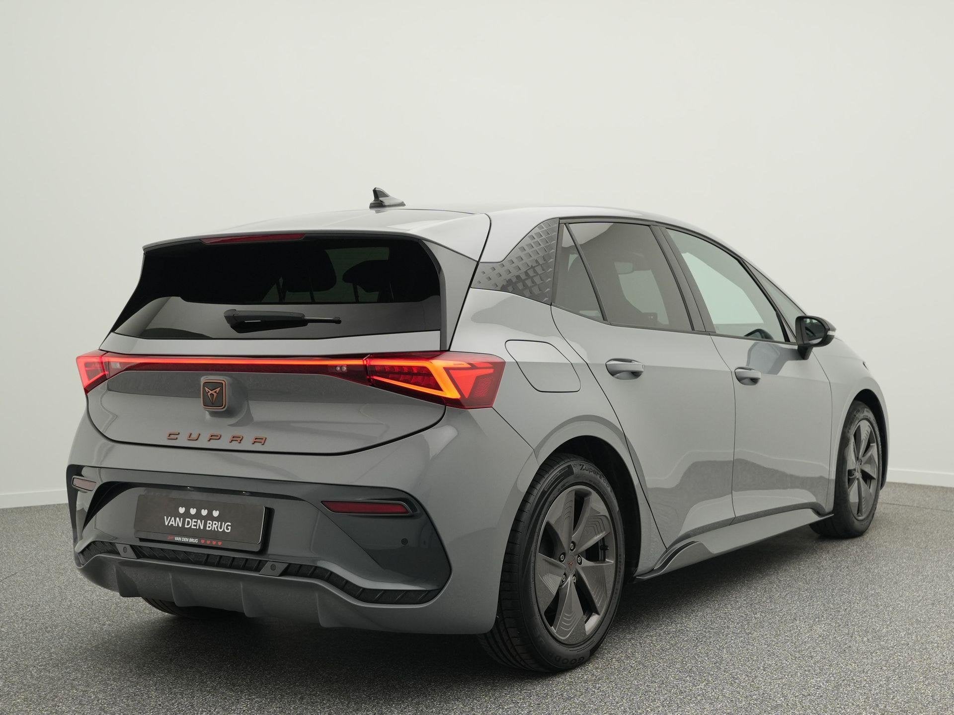 CUPRA Born Essential 62 kWh | SoH 95,7% | Warmtepomp | Parke, Auto's, Gebruikt, Zwart, 375 min, 204 pk