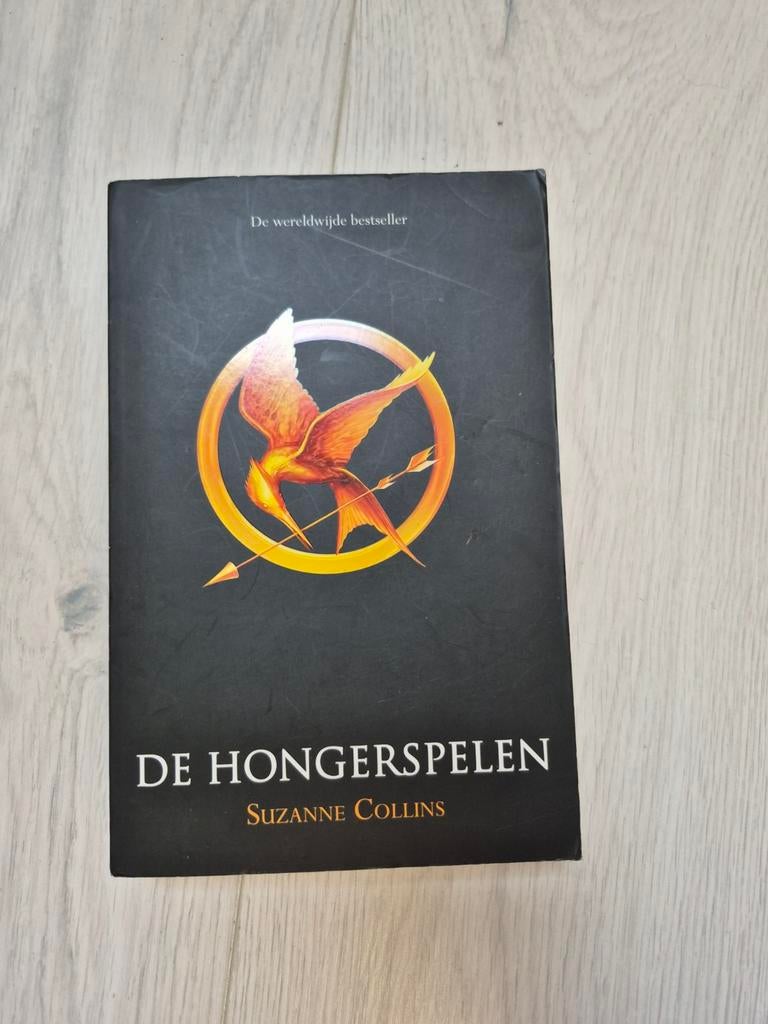 Suzanne Collins - De Hongerspelen, Ophalen of Verzenden, Gelezen, Suzanne Collins