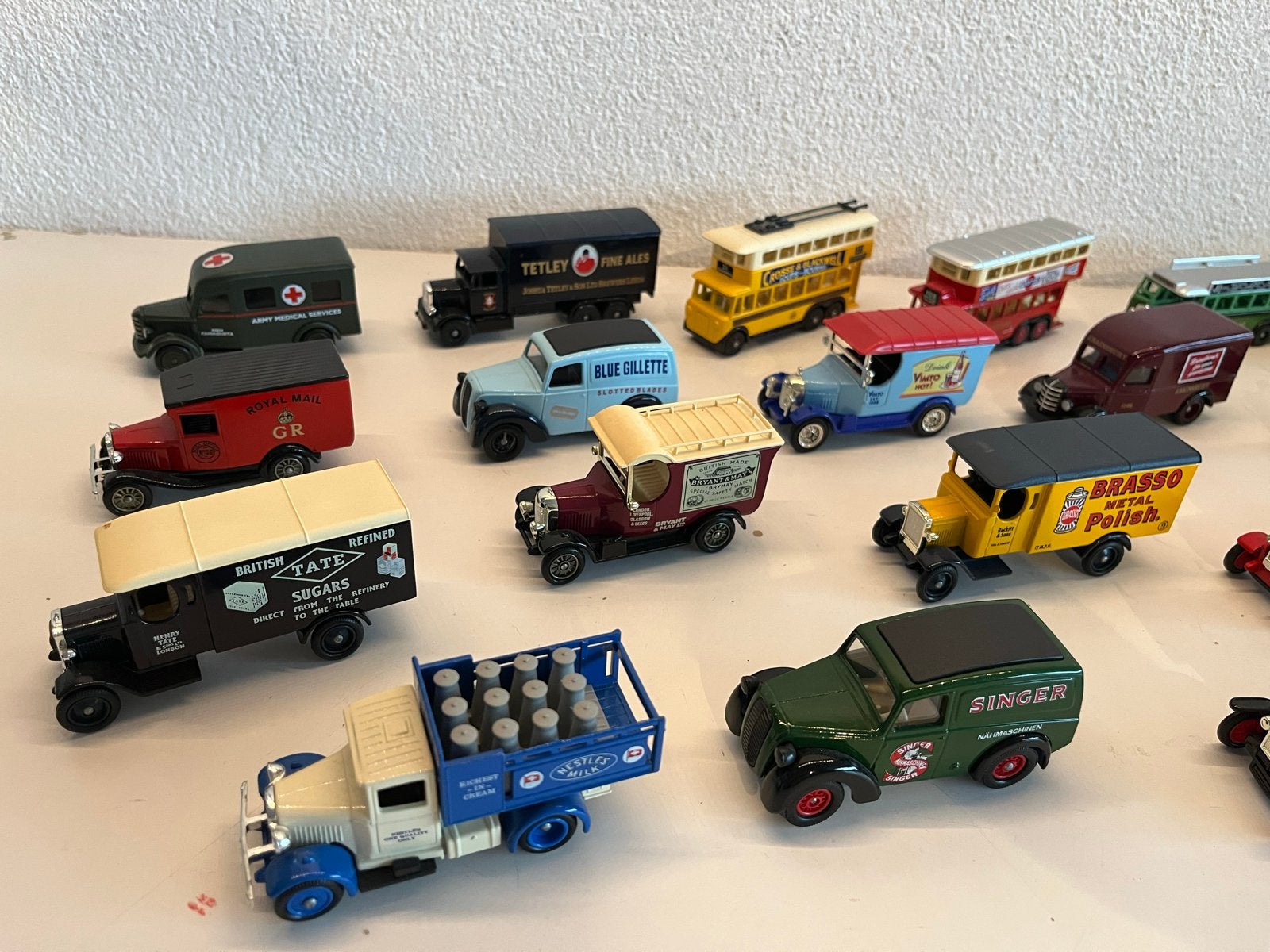 Days Gone modellen - Diverse miniatuurvoertuigen 22 stuks, Ophalen of Verzenden, Gebruikt