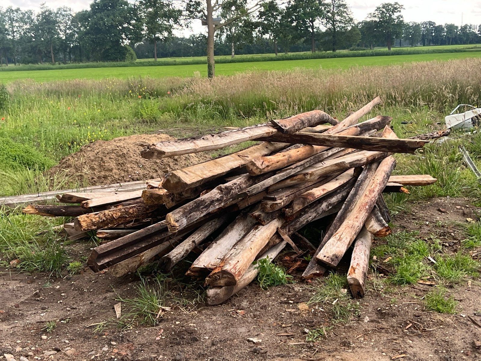 Gratis brandhout afkomstig van oude boerderij, Minder dan 3 m³, Ophalen, Overige houtsoorten, Blokken