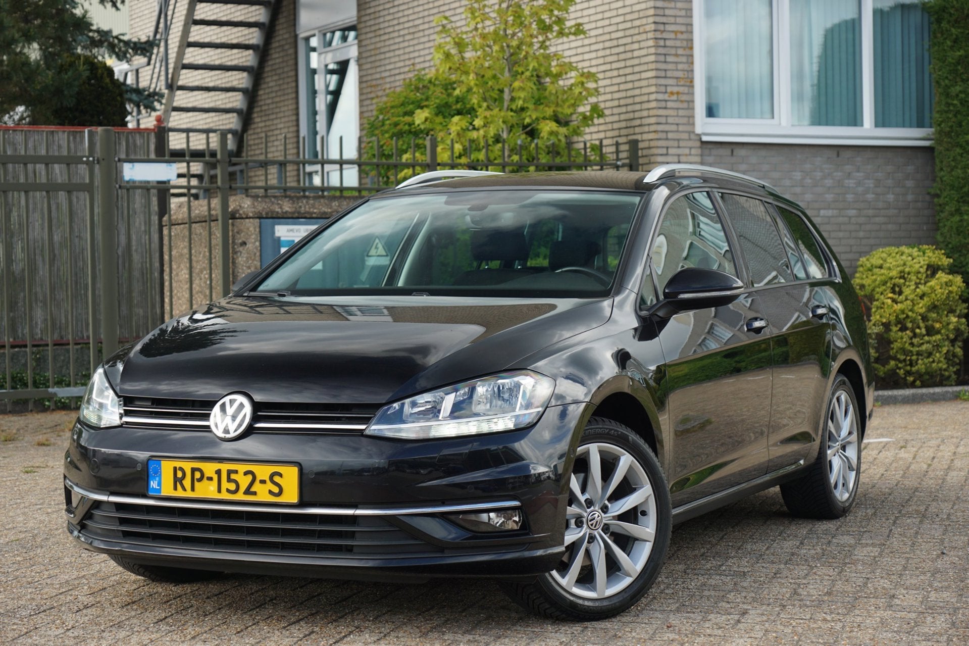 Volkswagen Golf 1.4 TSI Connected Series | Deep Black Metall, Voorwielaandrijving, Gebruikt, Euro 6, 4 cilinders