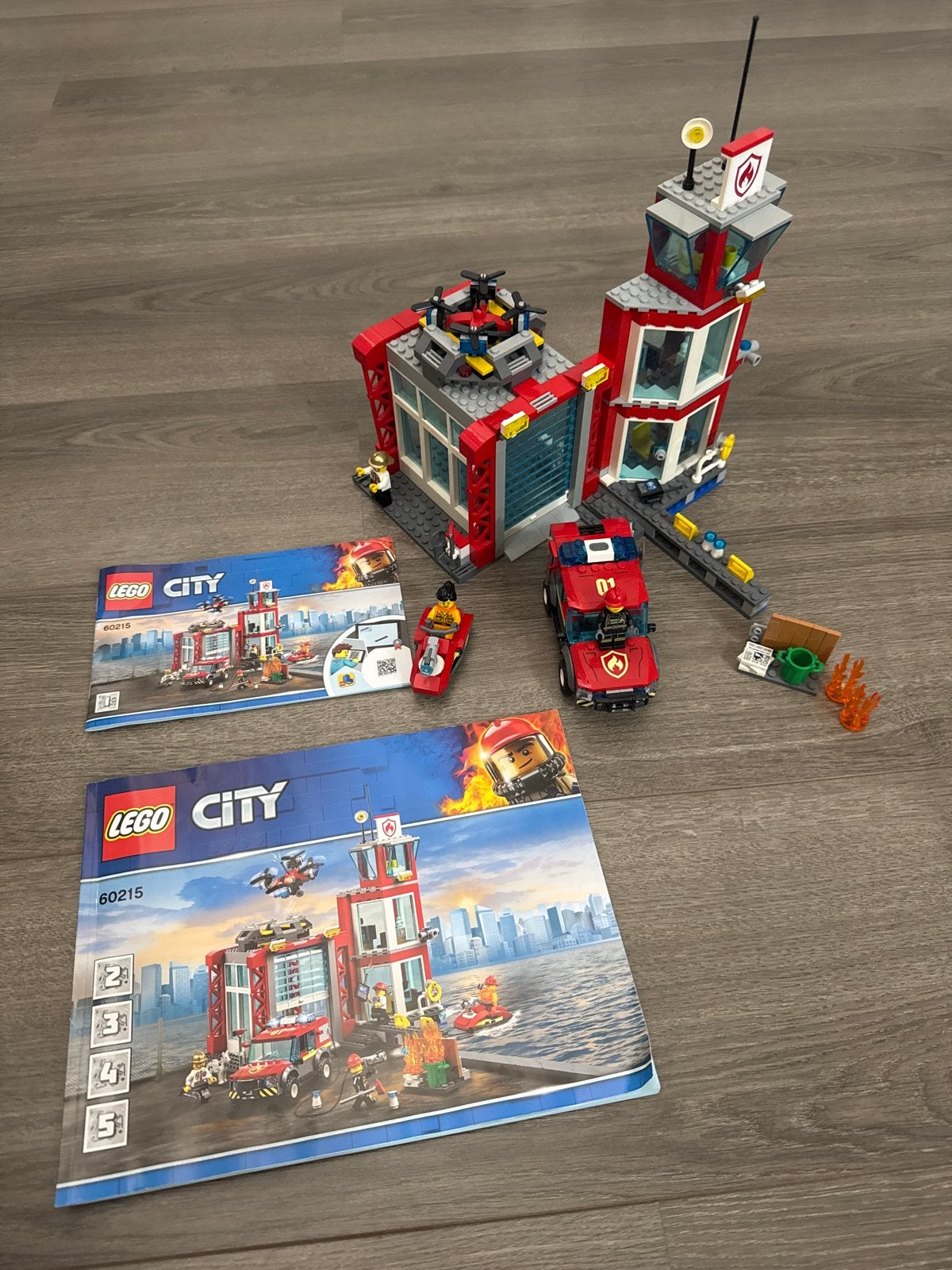 LEGO City Brandweerkazerne 60215, Ophalen, City, Lego, Zo goed als nieuw