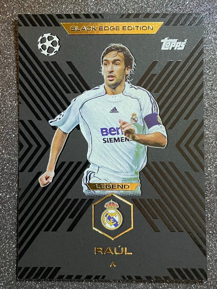 Topps MA EXTRA 25/26 BLACK EDGE ED. LEGEND RAÚL REAL MADRID, Verzenden, Zo goed als nieuw, Plaatje