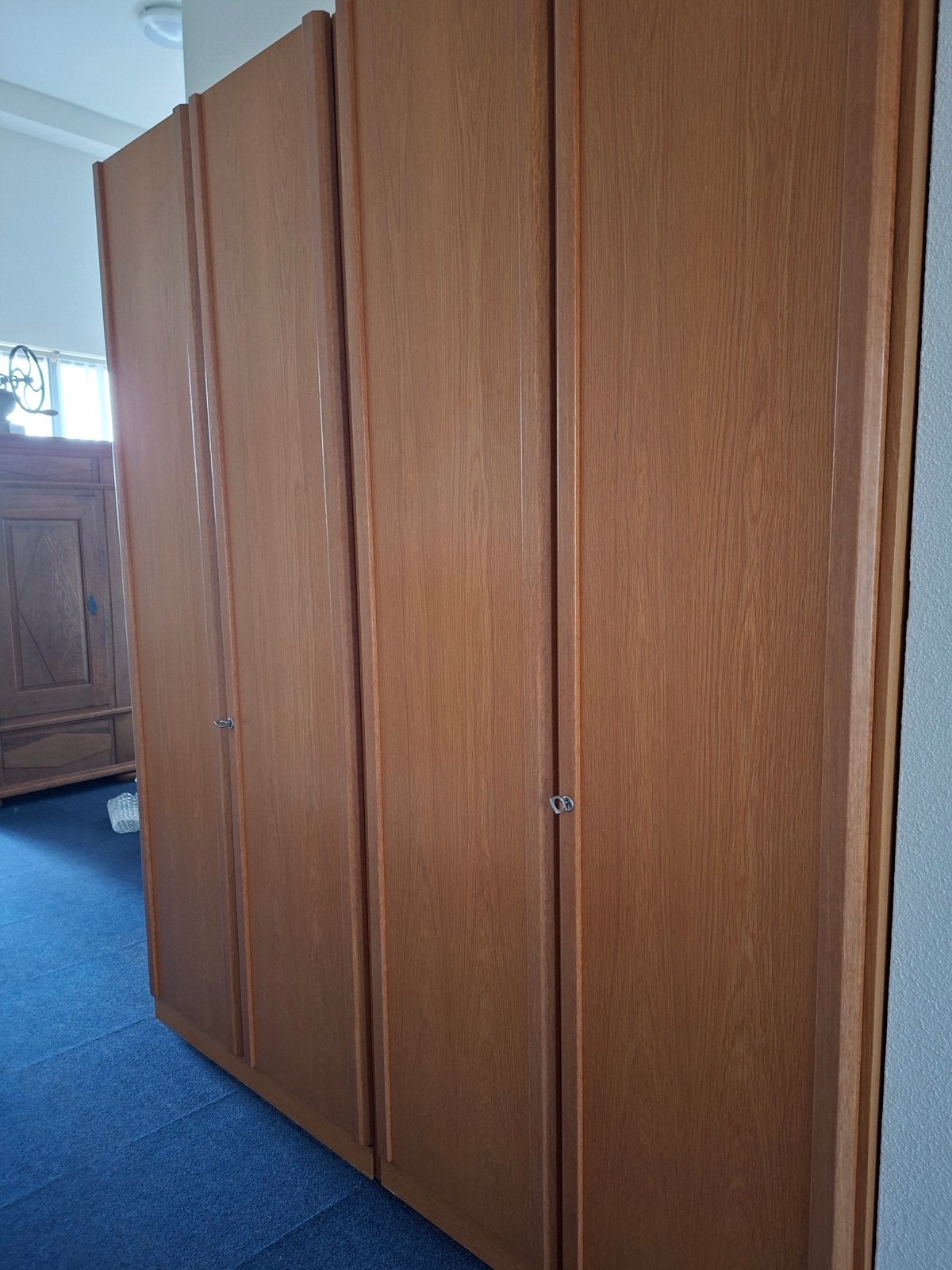 Dubbele houten kast,  Hülsta,  met veel opbergruimte., Ophalen, Gebruikt, 100 tot 150 cm, 200 cm of meer