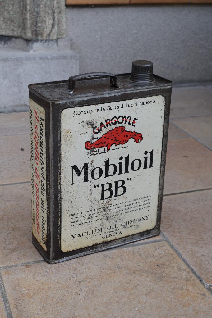 Zeldzame grote Italiaanse oliekan mobiloil 1920 1930 5 liter, Ophalen of Verzenden, Gebruikt, Reclamebord