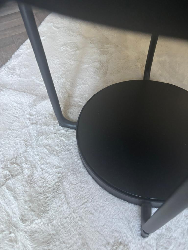 Twee bijzet tafels zeRt met glasplaat, Huis en Inrichting, Tafels | Bijzettafels, Minder dan 55 cm, Rond, Zo goed als nieuw, Ophalen