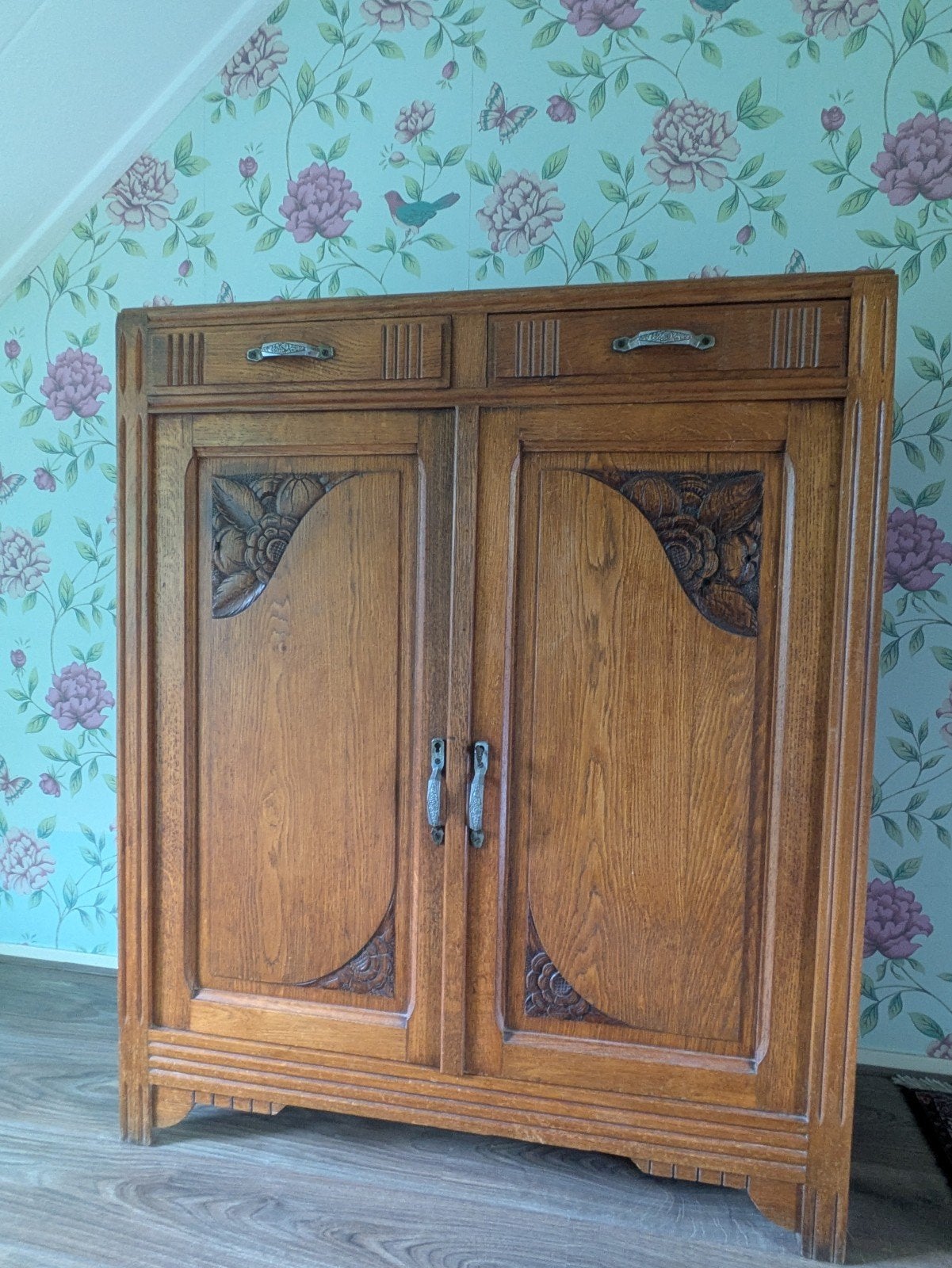 Houten vintage Kast met gesneden Details, Ophalen, Gebruikt, 25 tot 50 cm, 100 tot 150 cm