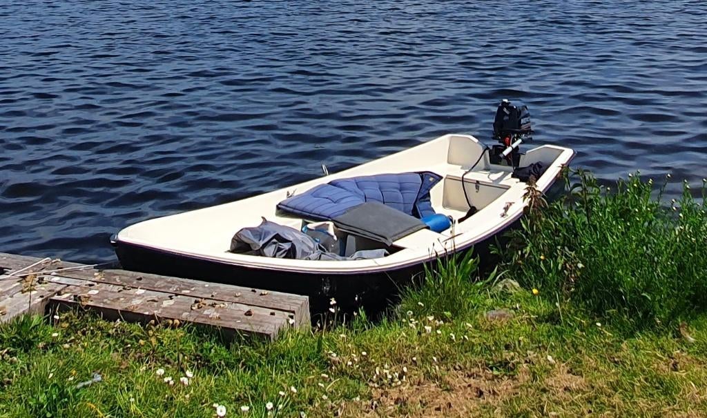 Boot met motor en trailer en meer, Watersport en Boten, Vis- en Consoleboten, Ophalen, Gebruikt, Tot 10 pk, 3 tot 6 meter