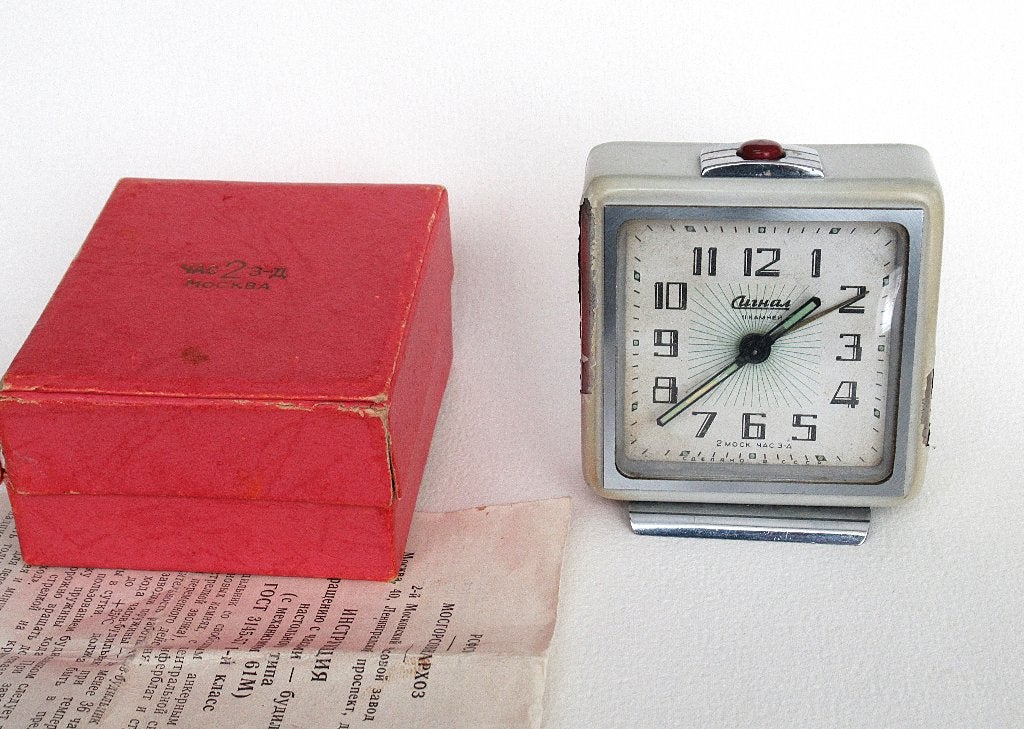Vintage Signaal Sovjet mechanische wekker USSR, van de 50., Ophalen of Verzenden