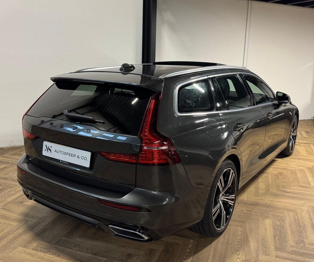 Volvo V60 2.0 T8 Twin Engine AWD Inscription PANO KEYLESS, Auto's, Volvo, Automaat, Euro 6, 4 cilinders, Leder en Stof