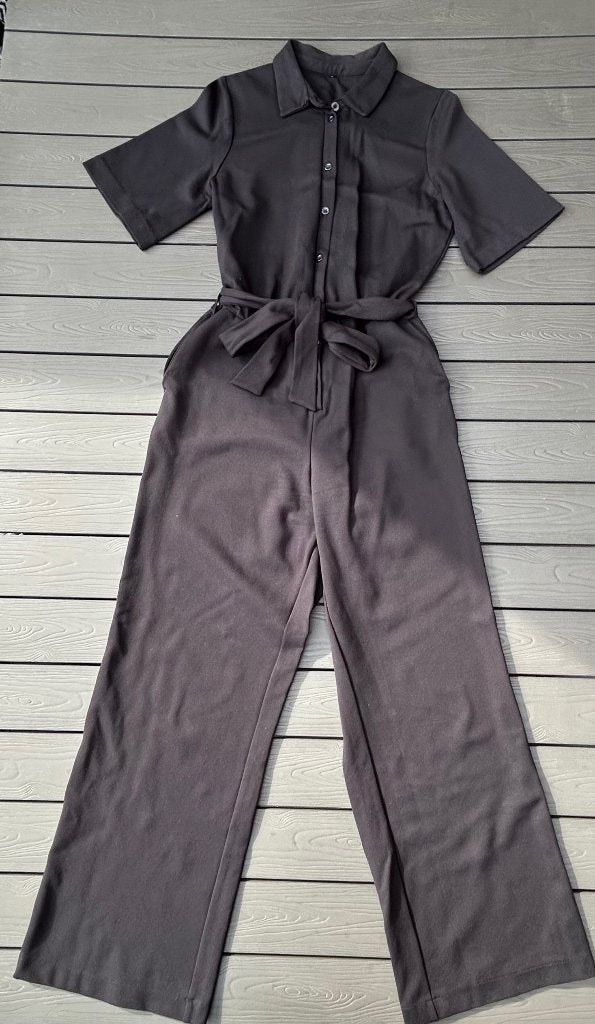 Zwarte jumpsuite met korte mouw, Kleding | Dames, Jumpsuits, Maat 38/40 (M), Zwart, Ophalen of Verzenden, Zo goed als nieuw