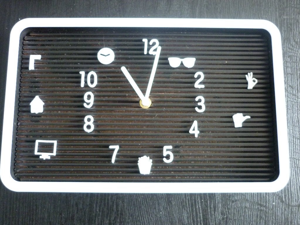 Letterbord klok / wandklok zwart wit, Wandklok, Wit, Analoog, Werkt op batterijen