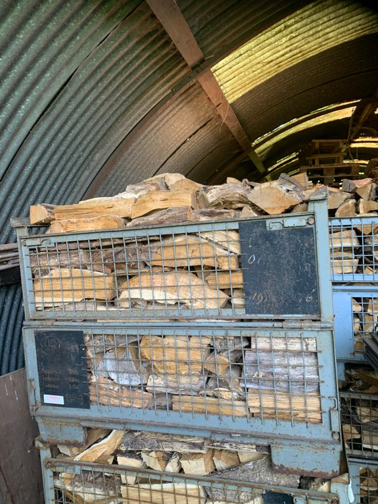 Gekloofd en gedroogd eiken brandhout in gitterbox, Minder dan 3 m³, Ophalen of Verzenden, Eikenhout, Blokken