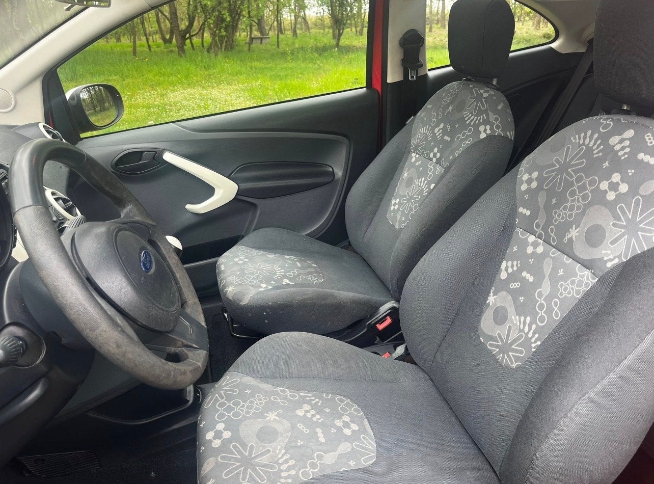 Foto 22 van Ford Ka 1.2 51KW 2010 Rood