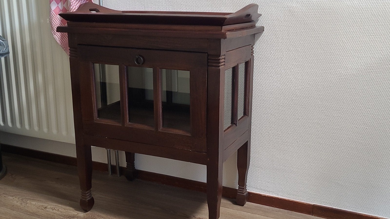 Houten theekastje met glas, Ophalen, Gebruikt, Glas