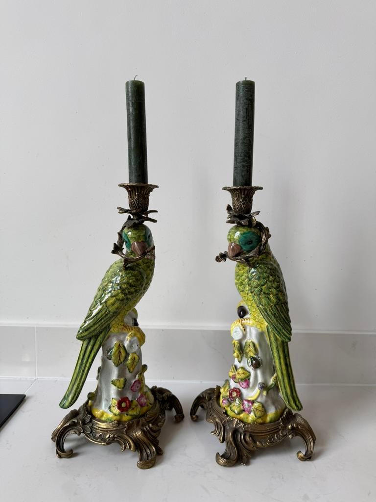beschilderde porseleinen kandelaars papegaai brons 2 stuks, Ophalen, Koper of Brons