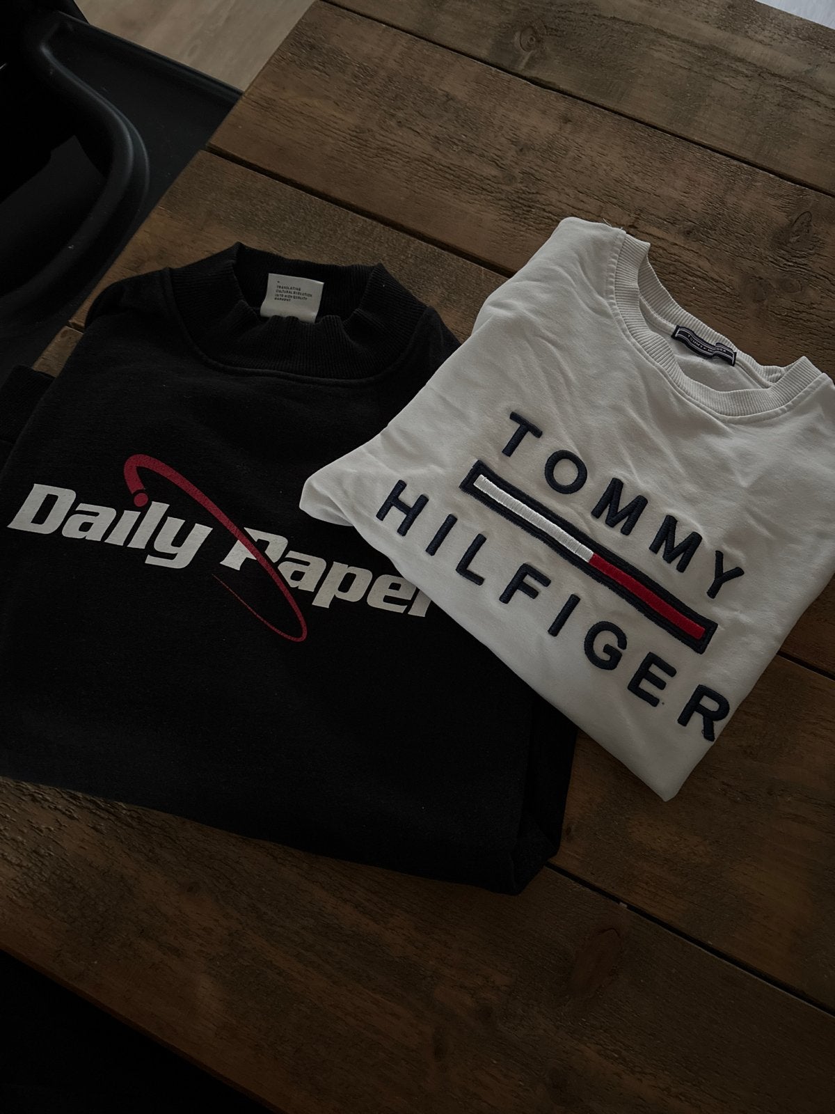 Twee merk truien - Daily Paper & Tommy Hilfiger - Maat S, Ophalen of Verzenden, Zo goed als nieuw, Maat 46 (S) of kleiner