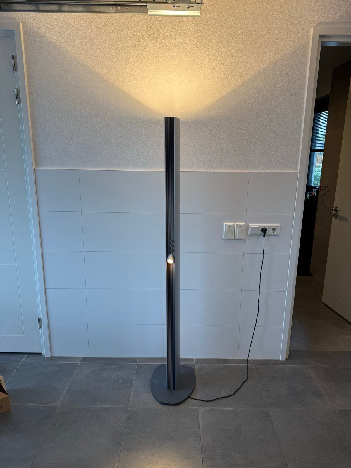Moderne staande lamp met leeslampje en dimmer