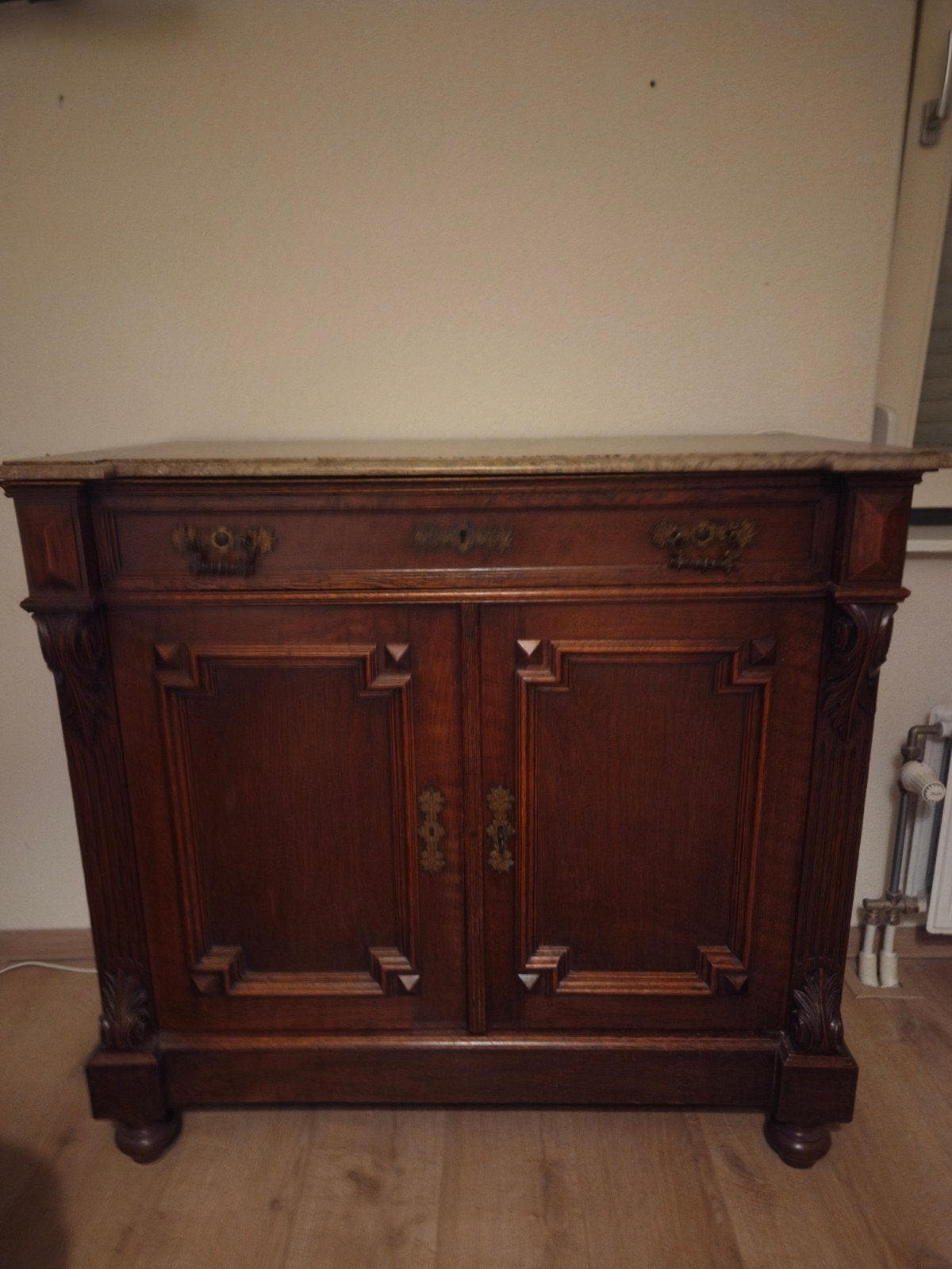 Antieke commode met marmeren blad, Ophalen