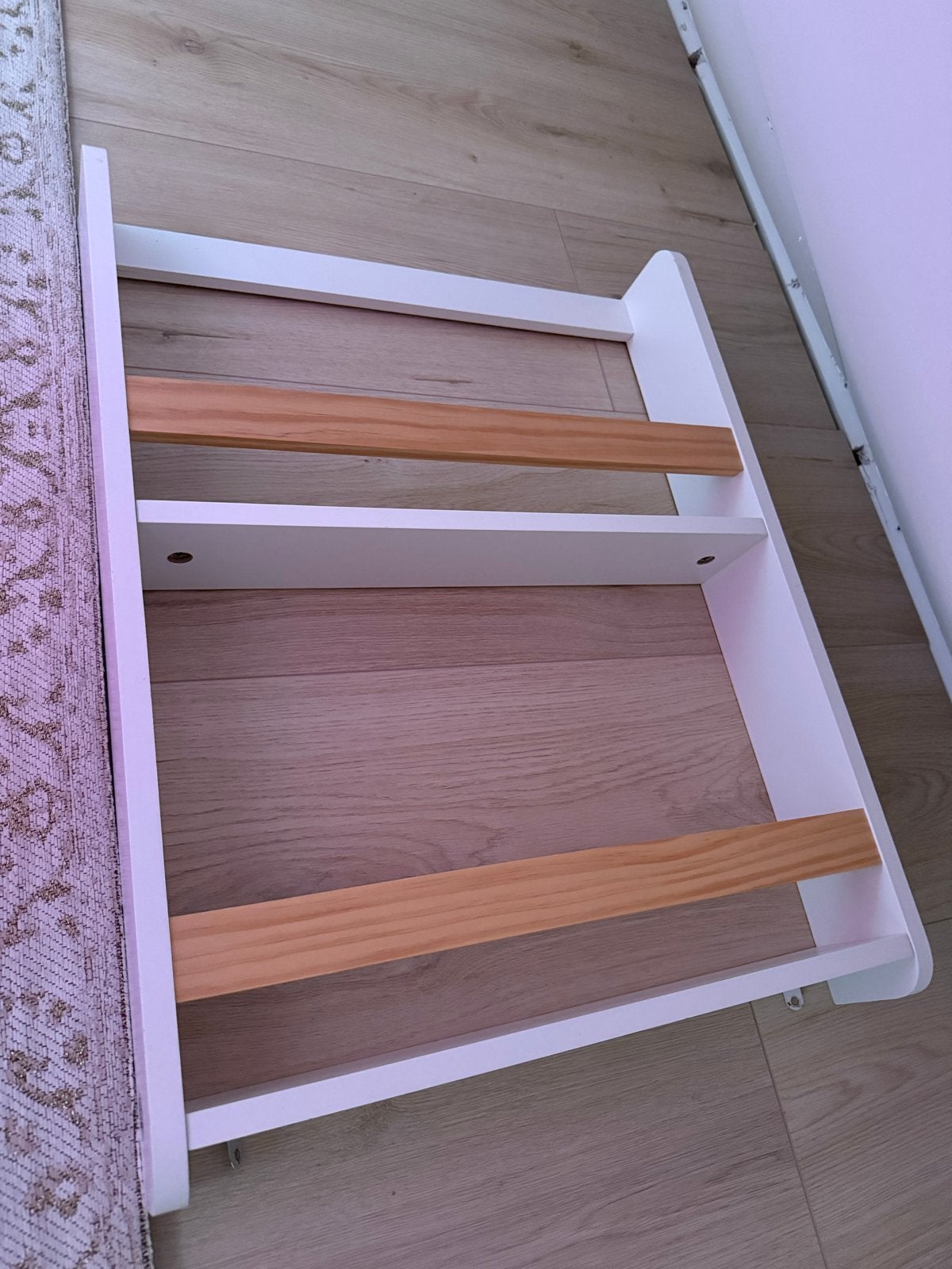 Witte boekenplank met houten accenten kind, Ophalen, Met plank(en), 50 tot 100 cm, Zo goed als nieuw
