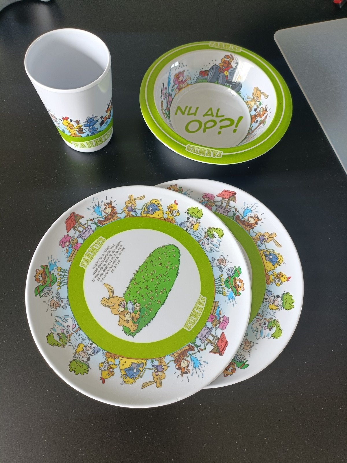 Farmies kinder servies set - bord, kom en beker, Overige materialen, Gebruikt, Ophalen of Verzenden, Overige stijlen